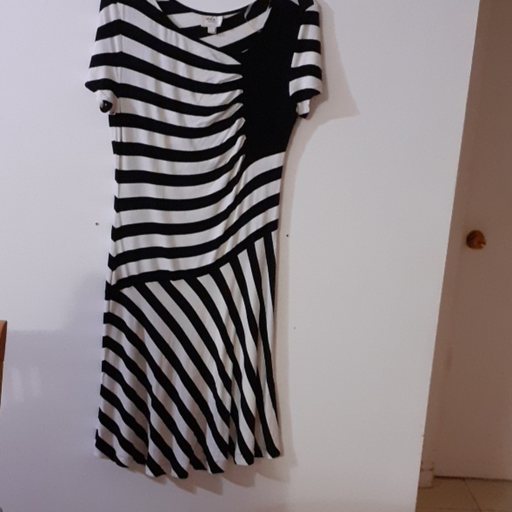 Striped dress black and white, worn only once.